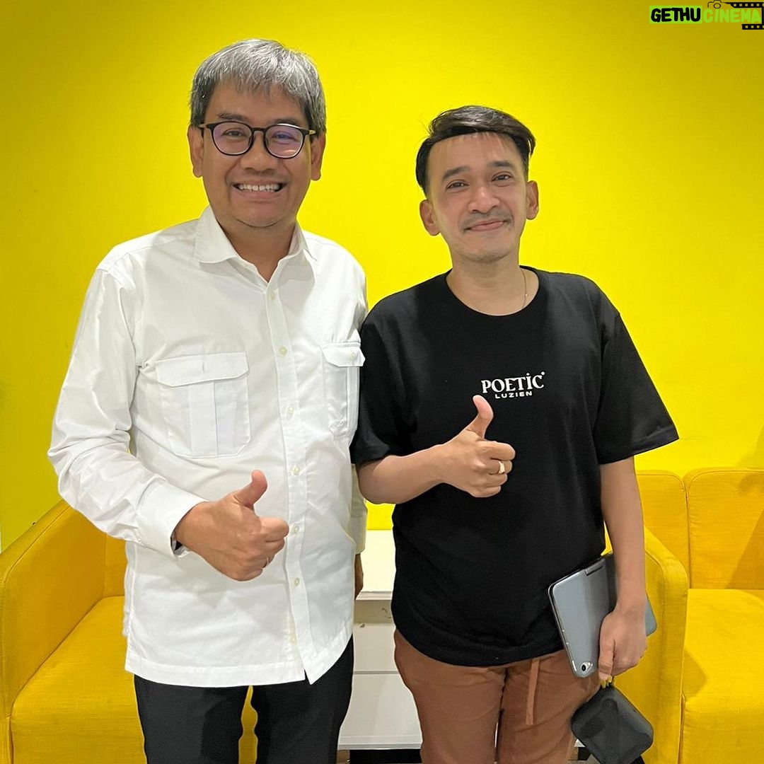 Ruben Onsu Instagram - Terima kasih Bapak @iskandar_hp71 dari KBRI Malaysia sudah datengh di kantor @mopchannel . Akan ada project apa ya ini ??? SOON . #rubenonsu #bensu #realbensu #justruben #jalani_nikmati_syukuri #janganlupabahagia #senyuminaja #rezekigakketuker