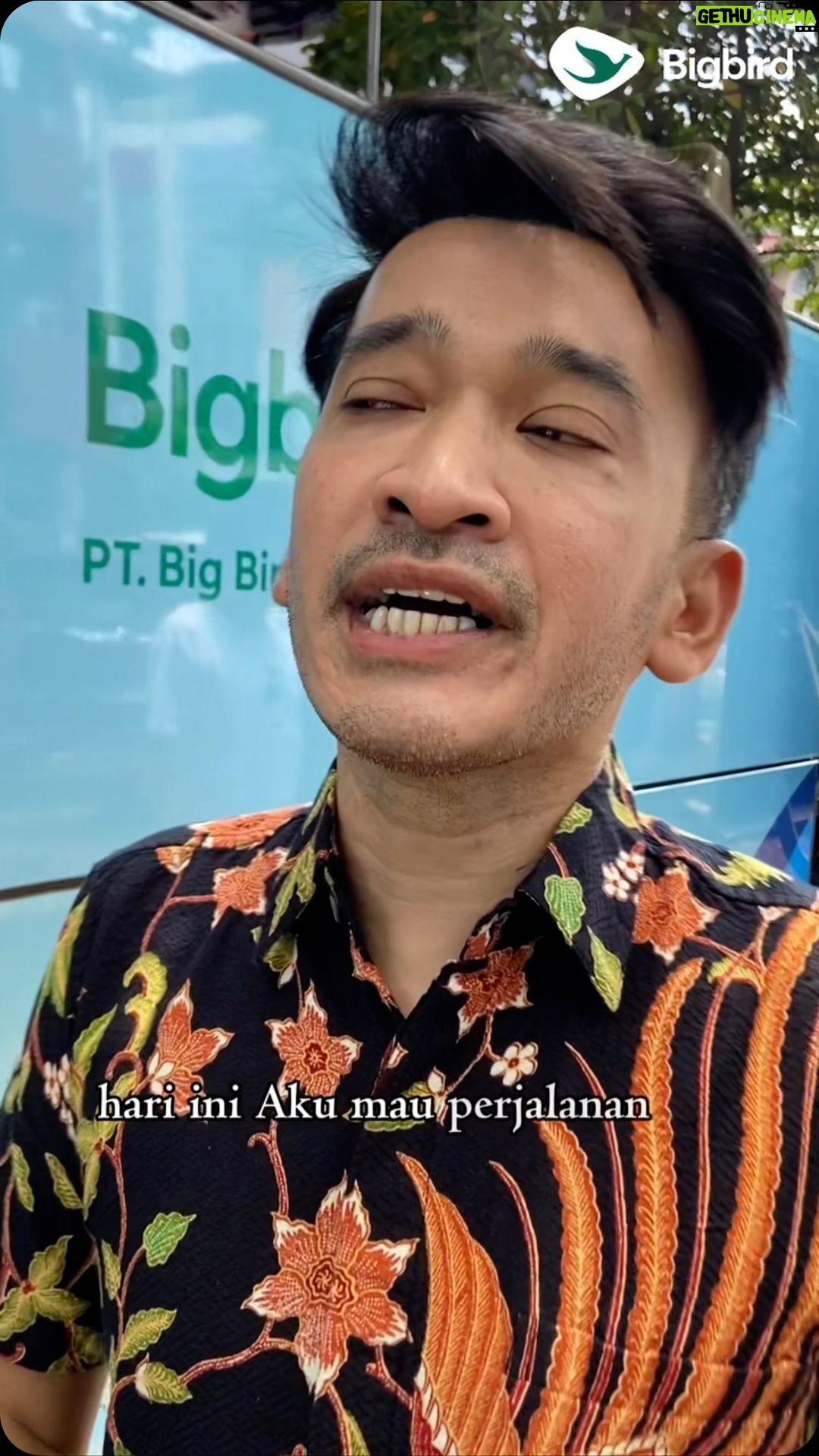 Ruben Onsu Instagram - Mau liburan ramean yang lebih seru dan gak capek di jalan? 😍 No worries! Bigbird Alpha Premium bisa jadi pilihan utama buat perjalanan ramean kamu🥳 Bis dengan fitur super lengkap dan interior yang eksklusif bikin perjalanan kamu pasti terasa nyaman dan #EZ ! Gak percaya? cek video ini sampai habis ya👀 Info & Pemesanan Bigbird Whatsapp: 0811 1794 1234 Call Center: 021-7980808