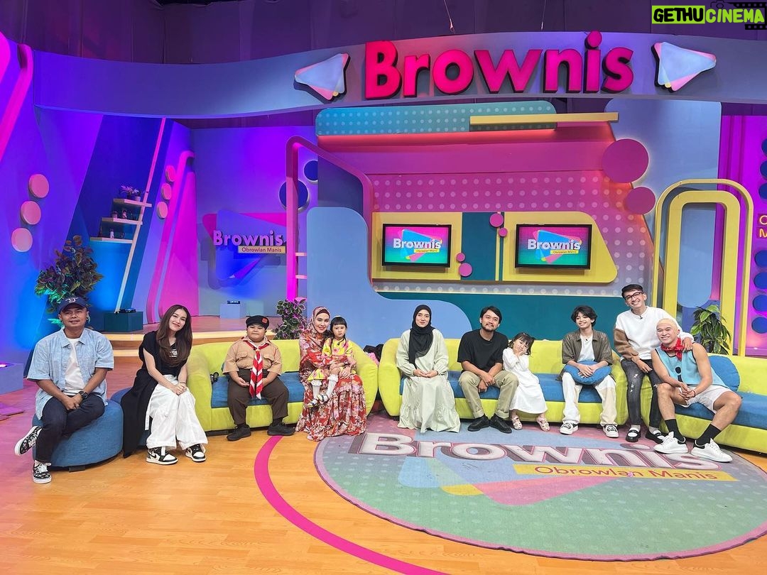 Ruben Onsu Instagram - Live @brownis_ttv Selasa