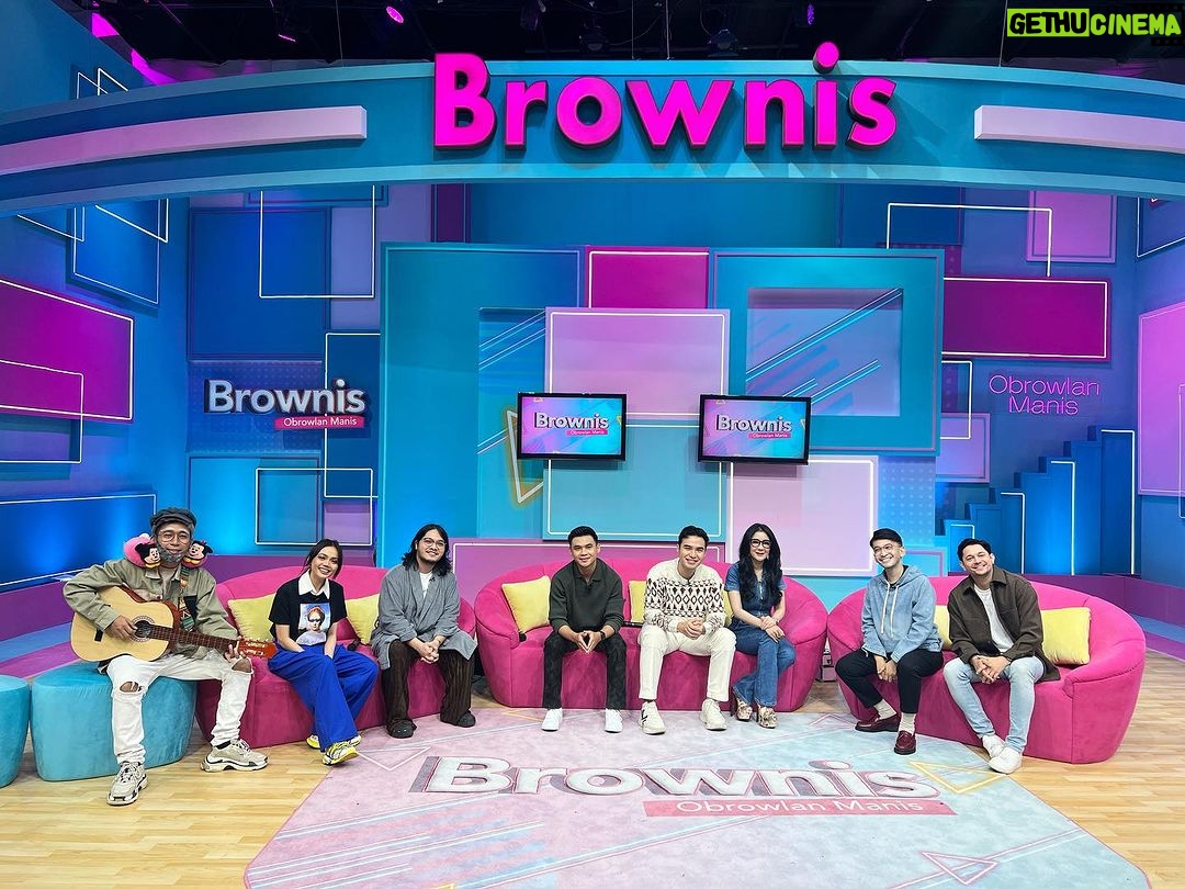 Ruben Onsu Instagram - Live brownis_ttv Jumat