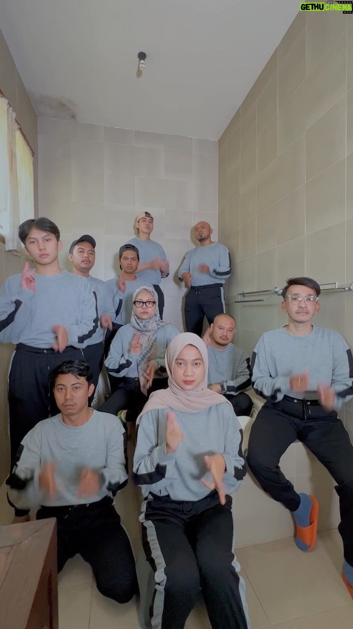 Ruben Onsu Instagram - Siapa yg liat lagu ini ikutan goyang juga hayooo ngaku ??? . #rubenonsu #bensu #realbensu #justruben #jalani_nikmati_syukuri #janganlupabahagia #senyuminaja #rezekigakketuker