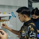 Ruben Onsu Instagram - Setelah melakukan beberapa kali pertemuan dan saya percaya memulai sesuatu yang baru bisa membantu memajukan ekonomi kreatif untuk indonesia, hanya hal ini yg bisa saya lakukan. Bukan di kota besar tapi saya yakin usaha ini bisa menjadi besar dan berkembang, selama mau berusaha 🤍💪 . @bensinovasi.indonesia . #rubenonsu #bensu #realbensu #justruben #jalani_nikmati_syukuri #janganlupabahagia #senyuminaja #rezekigakketuker