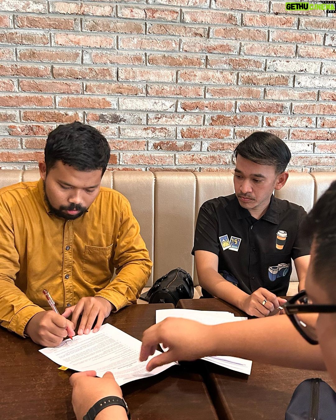 Ruben Onsu Instagram - Memulai langkah baru bersama @bensinovasi.indonesia π€ dan kemarin lalu telah resmi berdiri nya PT. BENS INOVASI INDONESIA. semoga dengan langkah baru ini bisa menjadi buah yang sukses nanti nya bersama para UMKM. Ini saatnya kamu membangun BRAND dengan modal yg kecil bersama @bensinovasi.indonesia π€π€π€π€π€