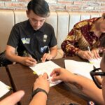 Ruben Onsu Instagram - Memulai langkah baru bersama @bensinovasi.indonesia 🤍 dan kemarin lalu telah resmi berdiri nya PT. BENS INOVASI INDONESIA. semoga dengan langkah baru ini bisa menjadi buah yang sukses nanti nya bersama para UMKM. Ini saatnya kamu membangun BRAND dengan modal yg kecil bersama @bensinovasi.indonesia 🤍🤍🤍🤍🤍