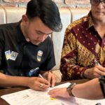 Ruben Onsu Instagram - Memulai langkah baru bersama @bensinovasi.indonesia 🤍 dan kemarin lalu telah resmi berdiri nya PT. BENS INOVASI INDONESIA. semoga dengan langkah baru ini bisa menjadi buah yang sukses nanti nya bersama para UMKM. Ini saatnya kamu membangun BRAND dengan modal yg kecil bersama @bensinovasi.indonesia 🤍🤍🤍🤍🤍
