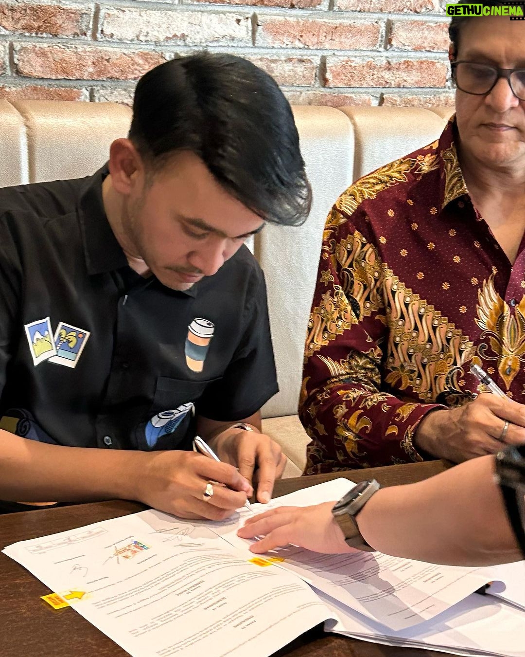 Ruben Onsu Instagram - Memulai langkah baru bersama @bensinovasi.indonesia π€ dan kemarin lalu telah resmi berdiri nya PT. BENS INOVASI INDONESIA. semoga dengan langkah baru ini bisa menjadi buah yang sukses nanti nya bersama para UMKM. Ini saatnya kamu membangun BRAND dengan modal yg kecil bersama @bensinovasi.indonesia π€π€π€π€π€