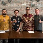 Ruben Onsu Instagram - Memulai langkah baru bersama @bensinovasi.indonesia 🤍 dan kemarin lalu telah resmi berdiri nya PT. BENS INOVASI INDONESIA. semoga dengan langkah baru ini bisa menjadi buah yang sukses nanti nya bersama para UMKM. Ini saatnya kamu membangun BRAND dengan modal yg kecil bersama @bensinovasi.indonesia 🤍🤍🤍🤍🤍