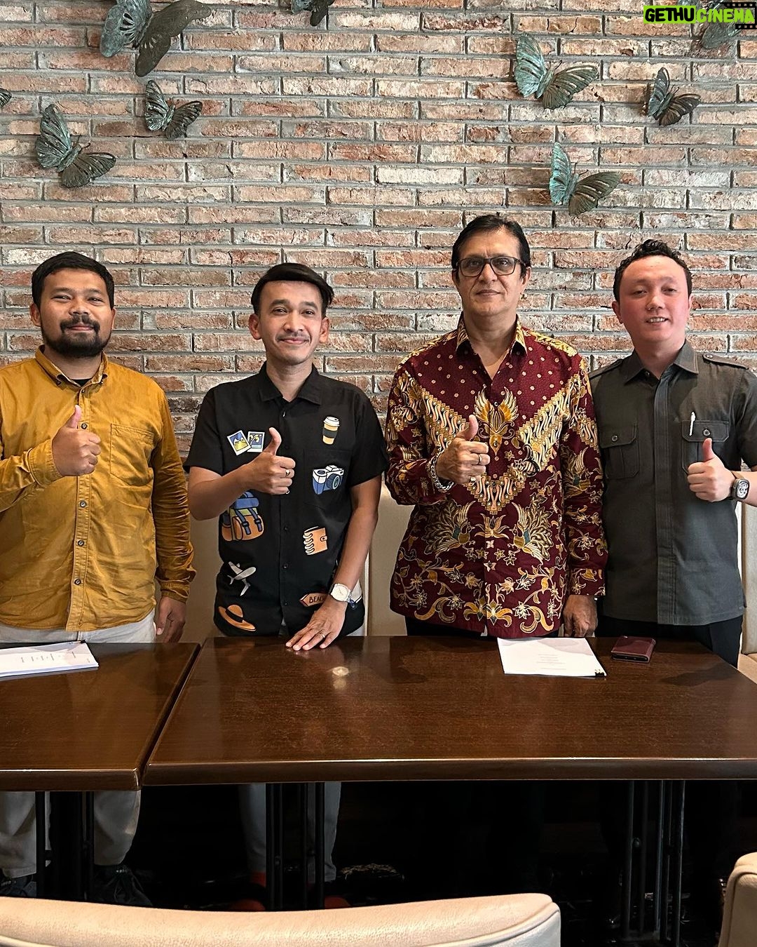 Ruben Onsu Instagram - Memulai langkah baru bersama @bensinovasi.indonesia π€ dan kemarin lalu telah resmi berdiri nya PT. BENS INOVASI INDONESIA. semoga dengan langkah baru ini bisa menjadi buah yang sukses nanti nya bersama para UMKM. Ini saatnya kamu membangun BRAND dengan modal yg kecil bersama @bensinovasi.indonesia π€π€π€π€π€