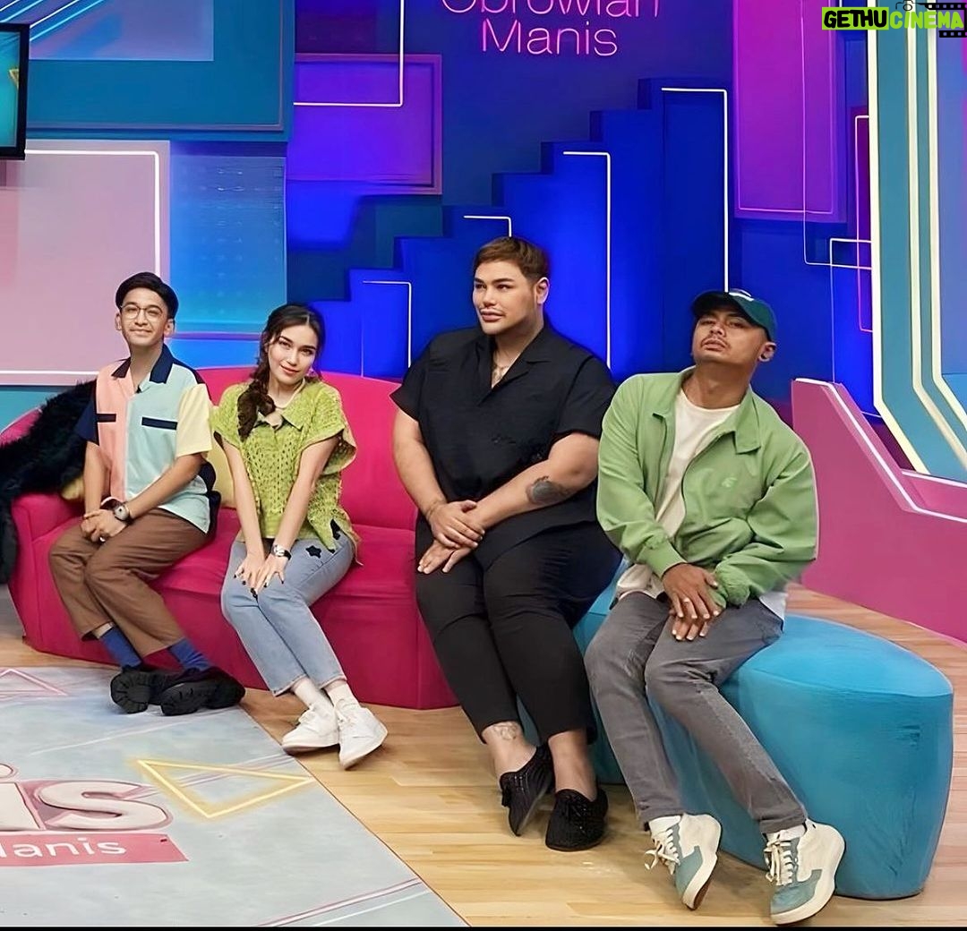 Ruben Onsu Instagram - Apa sih ini tema nya ??? hahahahaha . #rubenonsu #bensu #realbensu #justruben #jalani_nikmati_syukuri #janganlupabahagia #senyuminaja #rezekigakketuker