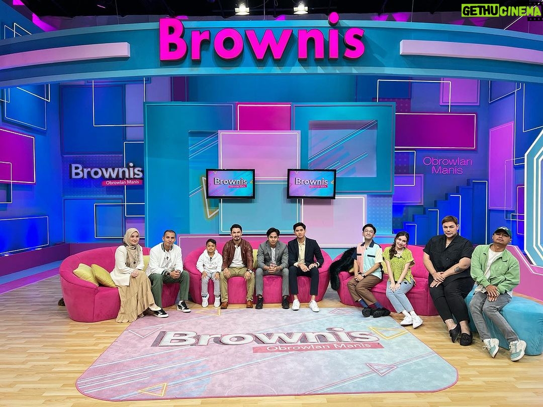 Ruben Onsu Instagram - Live @brownis_ttv Selasa