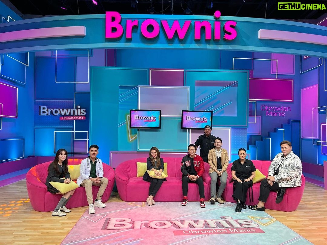 Ruben Onsu Instagram - Live @brownis_ttv Rabu