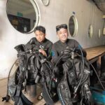 Ruben Onsu Instagram - Akhirnya setelah sekian lama ada juga yg bisa barengan untuk hobi yg sama, 13 tahun saya diving dan baru ini partner yg saya bawa bisa ngimbangin durasi jam saya di dalam air, keren nyo, next tambah lagi ya kedalaman nya hehehehe . #rubenonsu #bensu #realbensu #justruben #jalani_nikmati_syukuri #janganlupabhagaia #senyuminaja #rezekigakketuker