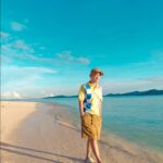 Ruben Onsu Instagram - " Respect " Ini satu kata yg mudah diucap tp gak setiap orang mampu jalanin nya, kenapa susah di jalanin ? Krn salah dari awalnya saat pembentukan komunikasi, tapi semua tergantung manusianya Krn ada juga yg masih punya prilaku yg baik, jadi pentingnya menyaring org disekitar kita untuk mereka yg mengerti Respect . 📸 #oppofindn3fold #rubenonsu #bensu #realbensu #justruben #jalani_nikmati_syukuri #janganlupabhagaia #senyuminaja #rezekigakketuker Pasir Timbul Raja Ampat