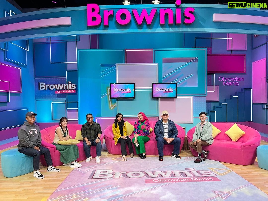 Ruben Onsu Instagram - Live brownis_ttv Selasa