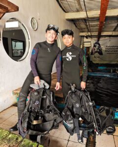 Ruben Onsu Instagram - Akhirnya setelah sekian lama ada juga yg bisa barengan untuk hobi yg sama, 13 tahun saya diving dan baru ini partner yg saya bawa bisa ngimbangin durasi jam saya di dalam air, keren nyo, next tambah lagi ya kedalaman nya hehehehe . #rubenonsu #bensu #realbensu #justruben #jalani_nikmati_syukuri #janganlupabhagaia #senyuminaja #rezekigakketuker