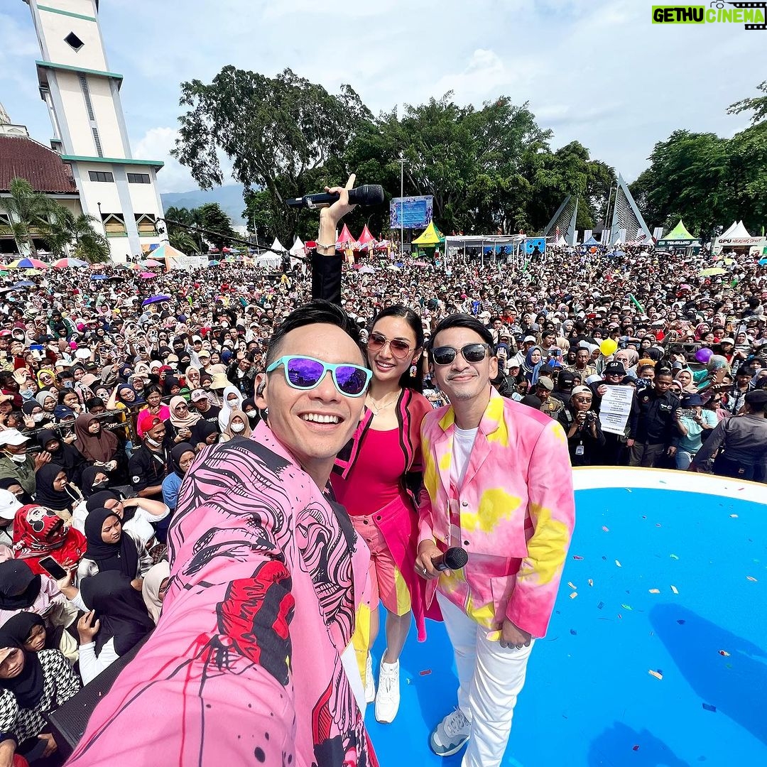 Ruben Onsu Instagram - Karnaval Sctv Garut ❤️ . #rubenonsu #bensu #realbensu #justruben #jalani_nikmati_syukuri #janganlupabahagia #senyuminaja #rezekigakketuker