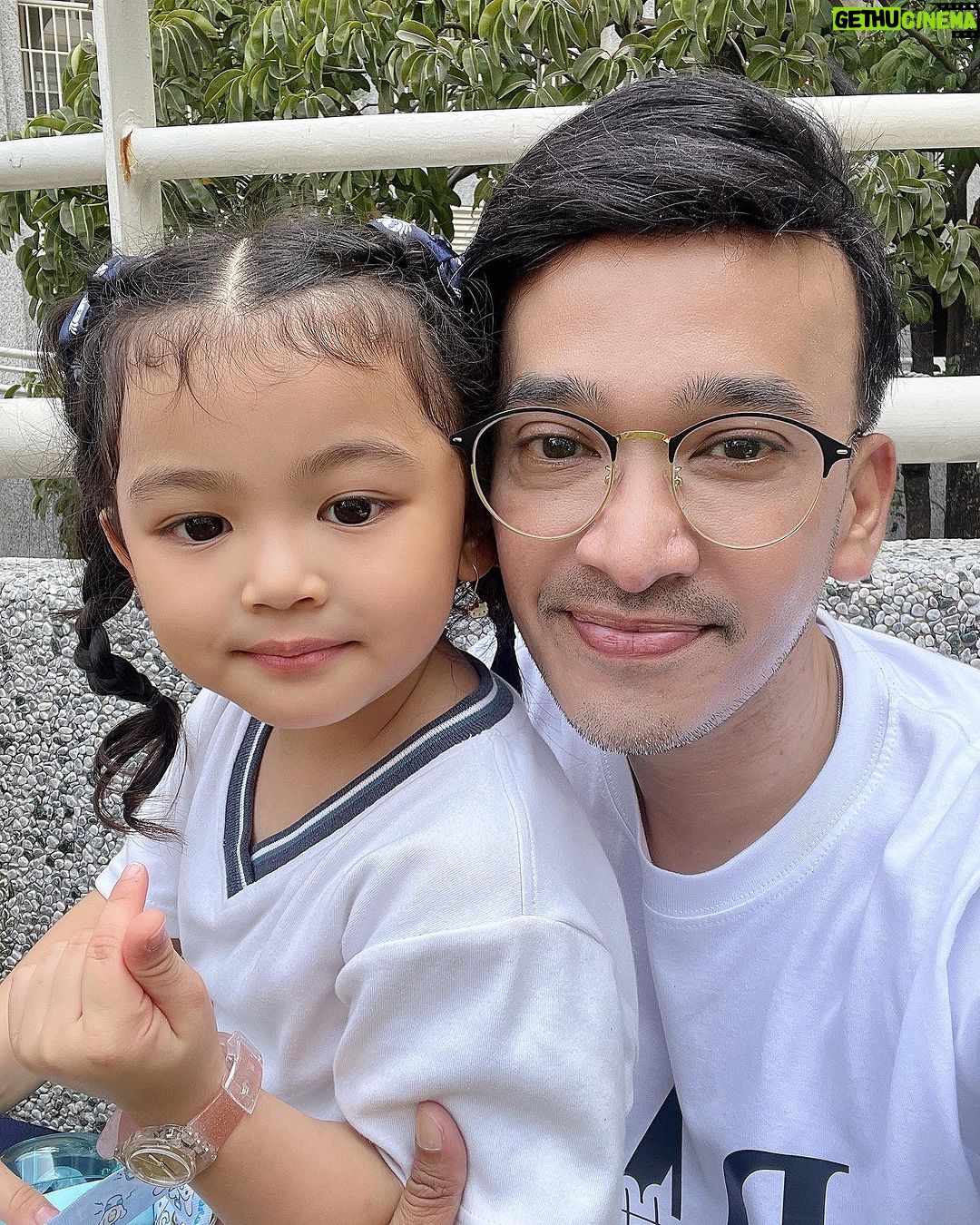 Ruben Onsu Instagram - Tebak siapa yg ngatur gaya fotonya ?? hahahaha . #rubenonsu #bensu #realbensu #justruben #jalani_nikmati_syukuri #janganlupabahagia #senyuminaja #rezekigakketuker