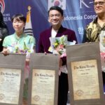 Ruben Onsu Instagram - Kemarin Medapatkan penghargaan dari THE KOREA HERALD CULTURE AWARD 🇮🇩🇰🇷 . #rubenonsu #bensu #realbensu #justruben #jalani_nikmati_syukuri #janganlupabahagia #senyuminaja #rezekigakketuker