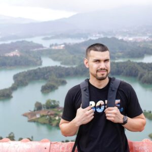 Ruben Sole Instagram - El Peñón de Guatapé 🇨🇴 #rubensole #colombia #gutape #elpenon