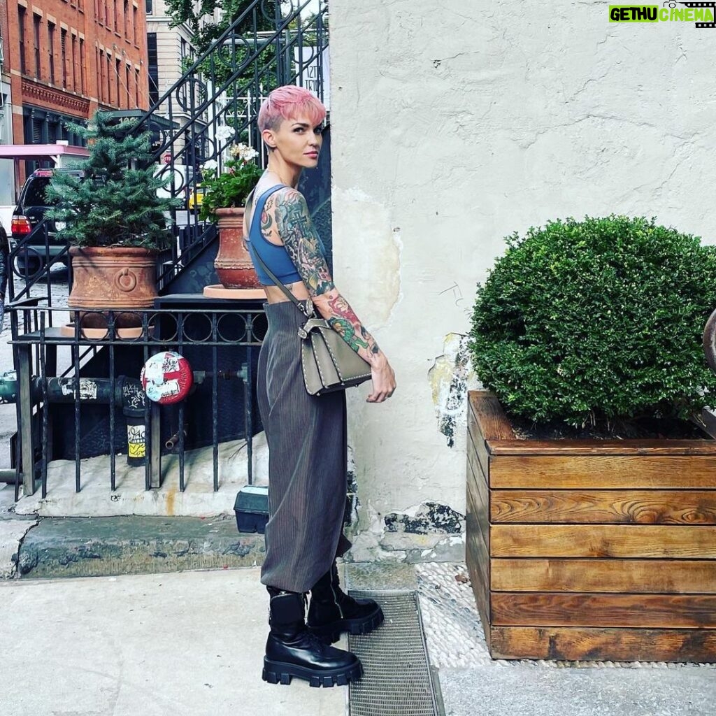 Ruby Rose Instagram - Peekaboo NYC. 🥰😍 I love the fall. X Thank you @fendi @silviaventurinifendi @mrkimjones #fendipeekaboo #ad Image description Slide one: I am standing in a NY street, next to a potted plant and a stairway. I’m wearing a new bag and my hair is pink and my heart is full. Slide two: Someone ( a friend of mines son ) asked me to wear this dress, I’ve never worn a wrap dress and put it on back the front originally.. I corrected it for this photo. I have sunglasses on, but am inside, don’t judge me. Slide three: I am sitting in a taxi cab, petting my new bag because I’m a little awkward.