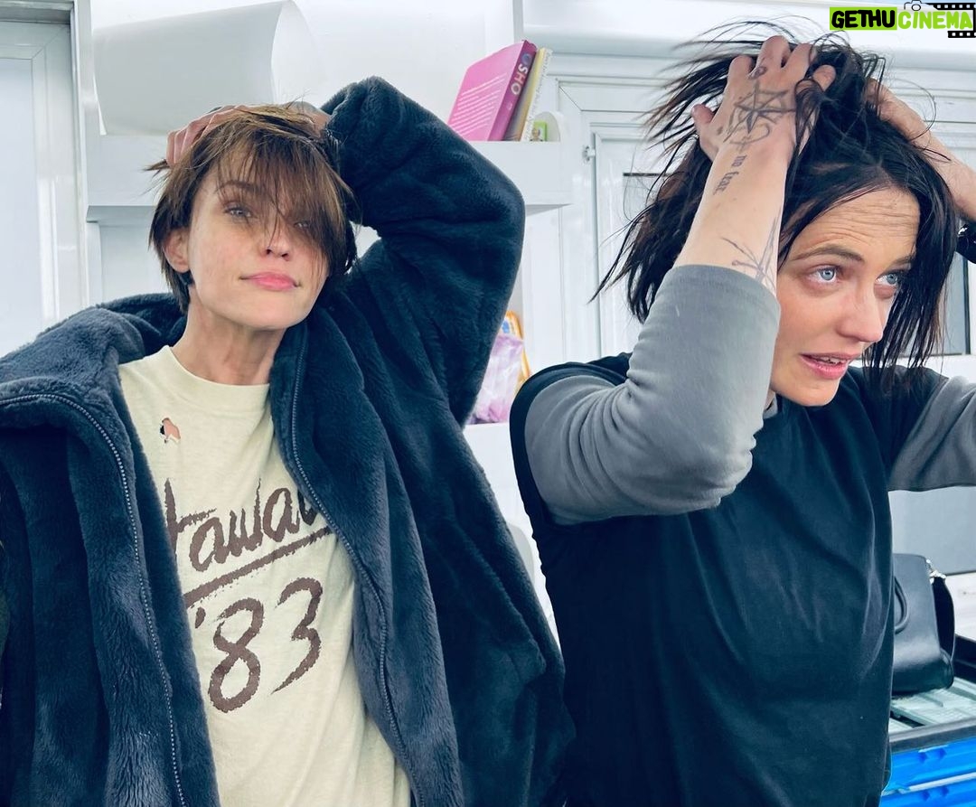 Ruby Rose Instagram - Magnetic mystical Eva. @evagreenweb Pictured here, is one echidna and one enigma. What a deliciously brave leader she is. An awe inspiring professional who cares deeply about others, her set, and the art and magic of film. A thoughtful, caring cancer. A creature with Impeccable timing when it comes to her wit and with her otherworldly ability to sense when one might need a candle, or say… a delivery of Ergon. If she’s human, there’s only one of her. If she’s not, beam me up Scottie. 👽🛸👽