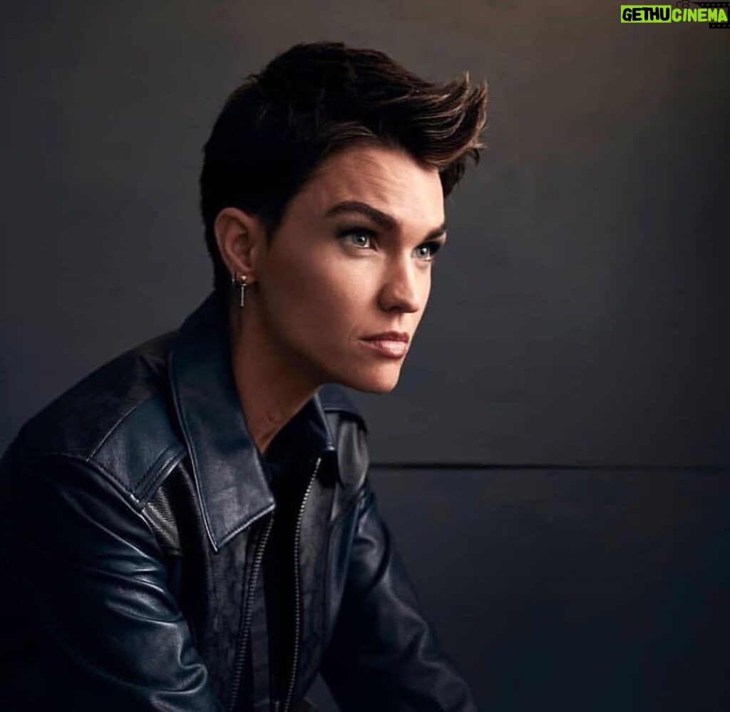 Ruby Rose Instagram - Them : “ So does Kate Kane just walk around brooding all the time “ Me : Well.... YOU try living in Gotham.