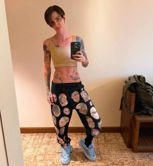 Ruby Rose Instagram - Ignore me… It’s about the shoes!!! 💕💕💕💕🥰🥰🥰 #dior #ERL B9S