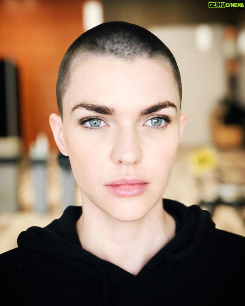 Ruby Rose Instagram - When you’re so bad at taking photos and keeping up with Instagram that you steal the make up continuity photo from make up ( @danielleedesign )🤣 - 1Up film