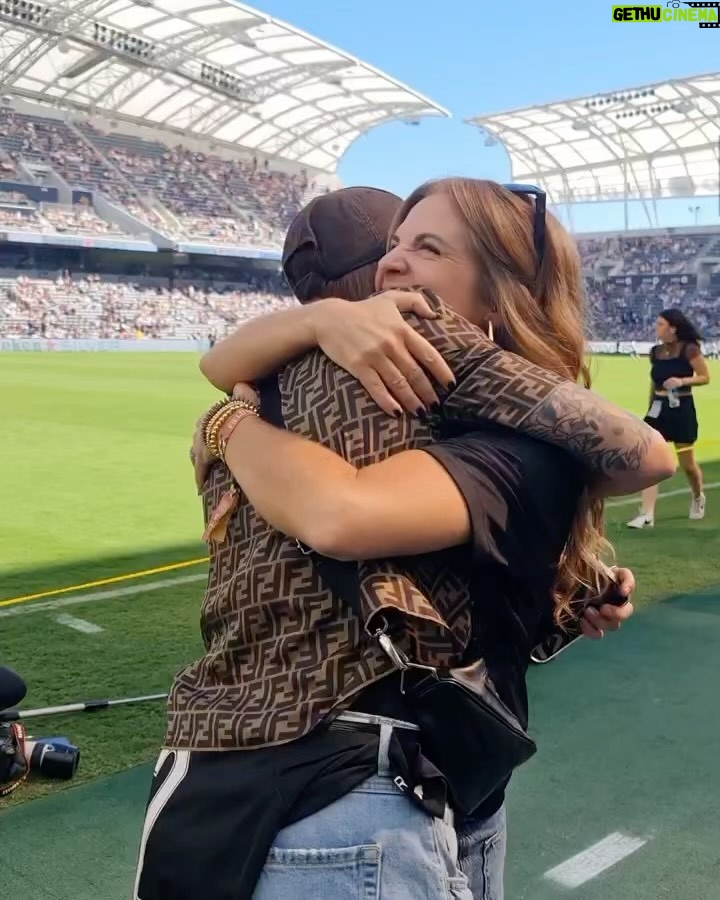 Ruby Rose Instagram - I’ve officially started my 2023 hugging tour. ❤️🥰