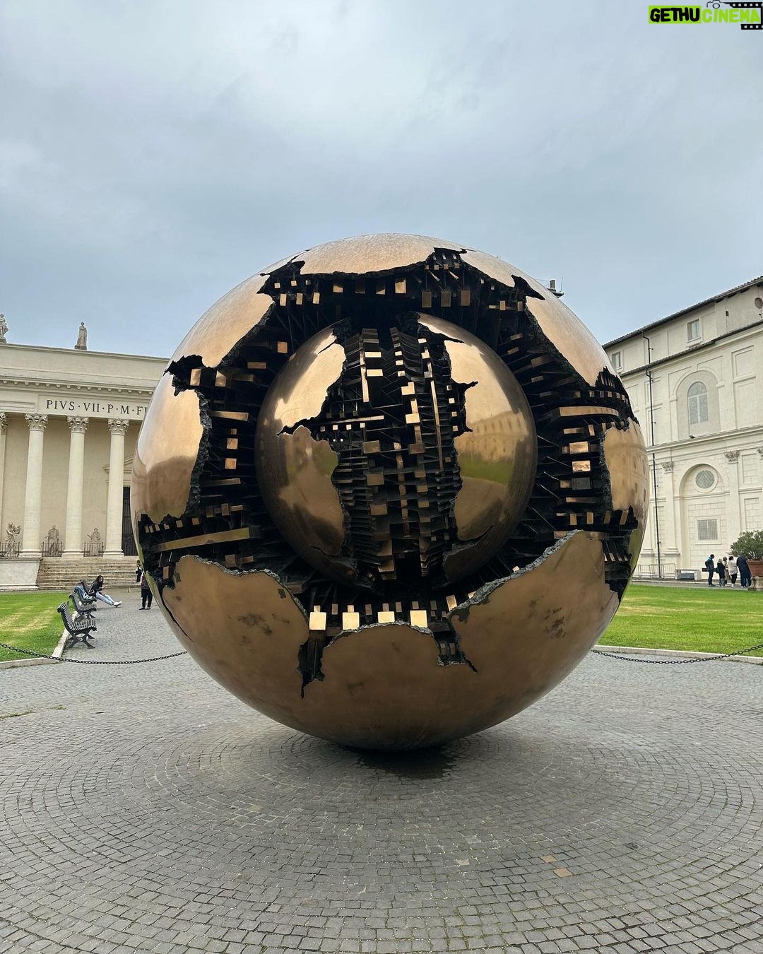 Ruby Rose Instagram - 🥰 Making my way around Rome.