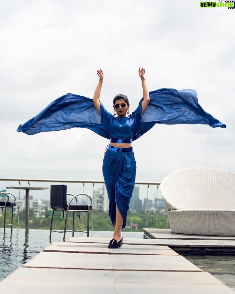 Ruchira Jadhav Instagram - Happy 2024✨🪽 #ruchirasays Believe in the power of your wings & fly 🦅 📸 : @rituparnas_photo_poetry Wearing : @labelsimrankatyal