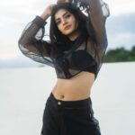 Ruchira Jadhav Instagram - Hello❄️…❤️‍🔥this side #RuchiraJadhav 📸 : @rituparnas_photo_poetry MU : @vinaya_bhosale_makeupartist