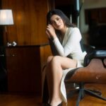 Ruchira Jadhav Instagram - People will hate you, rate you, break you.. But how You STAND is what MAKES YOU ❤️‍🔥 📸 : @rituparnas_photo_poetry 👗 : @labelsimrankatyal 💄 : @vinaya_bhosale_makeupartist