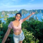 Ruchira Jadhav Instagram - Travel shoots are very challenging. While it might seem like fun, the reality involves being on our toes around the clock, working tirelessly in rain or scorching heat to capture the best shots within tight schedules. There was this incident I remember, Before reaching this destination, Ti Top island.. When we went to the dome of islets. Since we had time restrictions, I memorised my script hurriedly, rolled the camera & started narrating the story & by the time I finished the shot, we had already come out of the dome. I realised that, I couldn’t even take a glance at location as I was looking into the camera & was intrigued in the shot. Yes.. it happens sometimes. But whenever possible, I make sure that I balance the ARTIST & SEEKER within me !😇 Well, This was Ti top Island at HALONG bay. We’ve climbed 450 steps to reach at the top. #ruchirasays While we were bit sceptical about this hike, I said I’m on ! & with the limited crew, we made it. Yes yes.. I’d climb any miles to witness the SUN. Sweat & Smiles are the witnesses ☺️🌅🇻🇳 #RuchiraJadhav #Vietnam #Travelshow #Bollylands @bollylandsofficial #episodesoutnow Ti Top Island Ha Long Bay