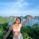 Ruchira Jadhav Instagram - Travel shoots are very challenging. While it might seem like fun, the reality involves being on our toes around the clock, working tirelessly in rain or scorching heat to capture the best shots within tight schedules. There was this incident I remember, Before reaching this destination, Ti Top island.. When we went to the dome of islets. Since we had time restrictions, I memorised my script hurriedly, rolled the camera & started narrating the story & by the time I finished the shot, I realised that, I couldn’t even take a glance at location as I was looking into the camera & was intrigued in the shot. Yes.. it happens sometimes. But whenever possible, I make sure that I balance the ARTIST & SEEKER within me ! Well, This was Ti top Island at HALONG bay. We’ve climbed 450 steps to reach at the top. #ruchirasays While we were bit sceptical about this hike, I said I’m on ! & with the limited crew, we made it. #ruchirasays And I’d climb any miles to witness the SUN. Sweat & Smiles are the witnesses ☺️🌅🇻🇳 #Vietnam Ti Top Island Ha Long Bay