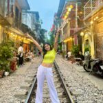 Ruchira Jadhav Instagram - And that’s how my 1st day in VIETNAM looked like. वैसे परदेस तो मै पहले भी जा चुकी हू. पर इस तरह काम के लिये, परिवार से दूर मेरे लिये पहली बार था । मैने काफी enjoy किया. Team भी काफी अच्छी थी. After all as a Host ये मेरा पहला show hain. Last year मैने एक Reality Show किया था. (जहा लोग़ काफी unreal होते हैं, और उनकी रियलिटी काफी खतरनाक होती हैं.) तर असो…🤭 उस show मे कुछ लोगोने मुझे एक task के दरमियान Solo Host करने के लिये मना कर दिया था. Which I badly wanted to do. (वैसे तो मै किसी की ना सुनू.. पर वहा पे fuc*ing Majority याने बहुमत होता था) मै काफी सहेम सी गयी थी. (उन लोगोंको मै भूल चुकी हू ; पर वहा मुझे जो Experience मिला वो मै जिंदगी भर याद रखुंगी😊 #beingRuchira ) हां तर सांगायचा मुद्दा हा.. Have you watched my Travel show yet ? If not, Please do watch on Mx player & let me know how do you like it…🤗 Dropping the link in bio. और मेरा हिंदी मराठी English Caption bear करने के लिये शुक्रिया. #RuchiraJadhav #Vietnam #travelshow #travel Hanoi Train Street