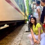 Ruchira Jadhav Instagram - And that’s how my 1st day in VIETNAM looked like. वैसे परदेस तो मै पहले भी जा चुकी हू. पर इस तरह काम के लिये, परिवार से दूर मेरे लिये पहली बार था । मैने काफी enjoy किया. Team भी काफी अच्छी थी. After all as a Host ये मेरा पहला show hain. Last year मैने एक Reality Show किया था. (जहा लोग़ काफी unreal होते हैं, और उनकी रियलिटी काफी खतरनाक होती हैं.) तर असो…🤭 उस show मे कुछ लोगोने मुझे एक task के दरमियान Solo Host करने के लिये मना कर दिया था. Which I badly wanted to do. (वैसे तो मै किसी की ना सुनू.. पर वहा पे fuc*ing Majority याने बहुमत होता था) मै काफी सहेम सी गयी थी. (उन लोगोंको मै भूल चुकी हू ; पर वहा मुझे जो Experience मिला वो मै जिंदगी भर याद रखुंगी😊 #beingRuchira ) हां तर सांगायचा मुद्दा हा.. Have you watched my Travel show yet ? If not, Please do watch on Mx player & let me know how do you like it…🤗 Dropping the link in bio. और मेरा हिंदी मराठी English Caption bear करने के लिये शुक्रिया. #RuchiraJadhav #Vietnam #travelshow #travel Hanoi Train Street