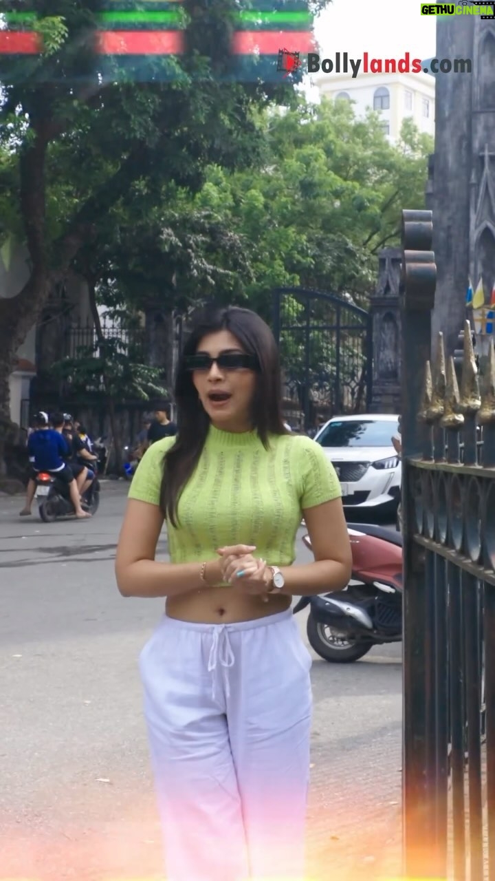 Ruchira Jadhav Instagram - From the breathtaking cityscapes to the serene landmarks, Vietnam’s rich architecture and vibrant culture captivated us. 🌅 Our travel show takes you through both explored and unexplored locations, weaving in the fascinating stories that connect Bollywood with these stunning places. Join us as we uncover the beauty and history of this incredible country! ✈️ 🇻🇳 #Vietnam #bollywood #InternationalTravelShow #travelshow Have you watched our episodes yet.. Streaming now on #MxPlayer #ruchirasays I might end up asking you questions haan! Link in bio… 💁🏻♀️ Directed by : @shashank.mane.50 DOP : @farhaanbhatkar Casting Director: @pareshpatelwse Team : @prasadsalve11 @cicymane @yogeshsalgarkar