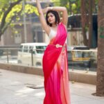 Ruchira Jadhav Instagram – Flaunting everything that I have..
Saree & Smiles….💖🧡

📸 : @javaharphotography