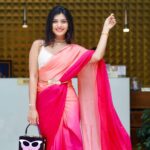 Ruchira Jadhav Instagram – Flaunting everything that I have..
Saree & Smiles….💖🧡

📸 : @javaharphotography