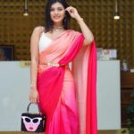 Ruchira Jadhav Instagram – Flaunting everything that I have..
Saree & Smiles….💖🧡

📸 : @javaharphotography