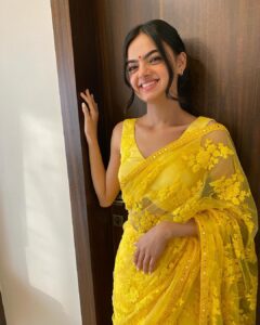 Ruhanika Dhawan Instagram - First time in a Saree❤️ Sarees are 6 yards of beauty and grace. Also, this saree is designed and styled by my mommy. #saree #ruhaanikadhawan #fyp #chotidiwali