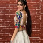 Ruhanika Dhawan Instagram - ... Chaniya Cholis and Dandiya moves. Good times are here. Maa is watching over us. Shubh Navratri to everyone! #navratri2023 #ruhaanikadhawan