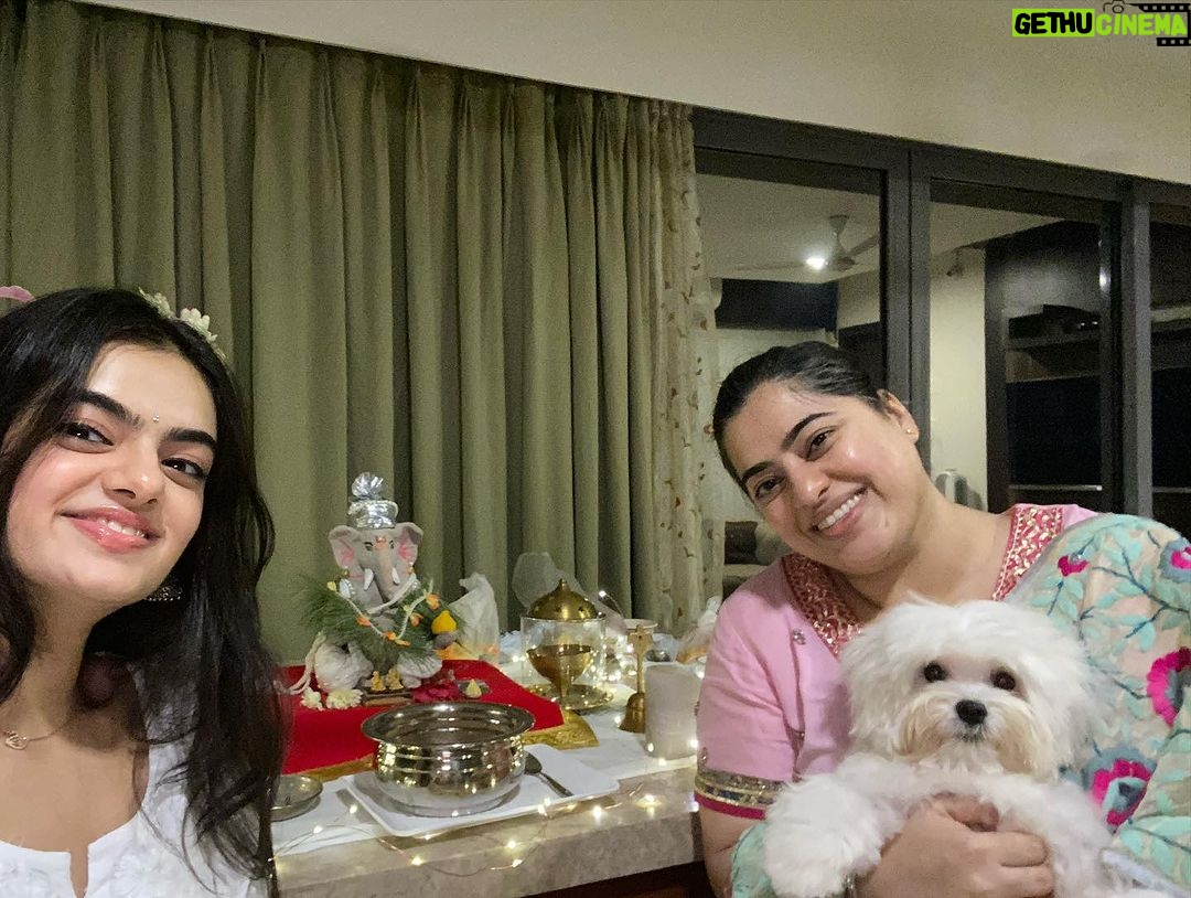 Ruhanika Dhawan Instagram - गणपती बाप्पा मोरया, पुढच्या वर्षी लवकर या #ganpatibappamorya