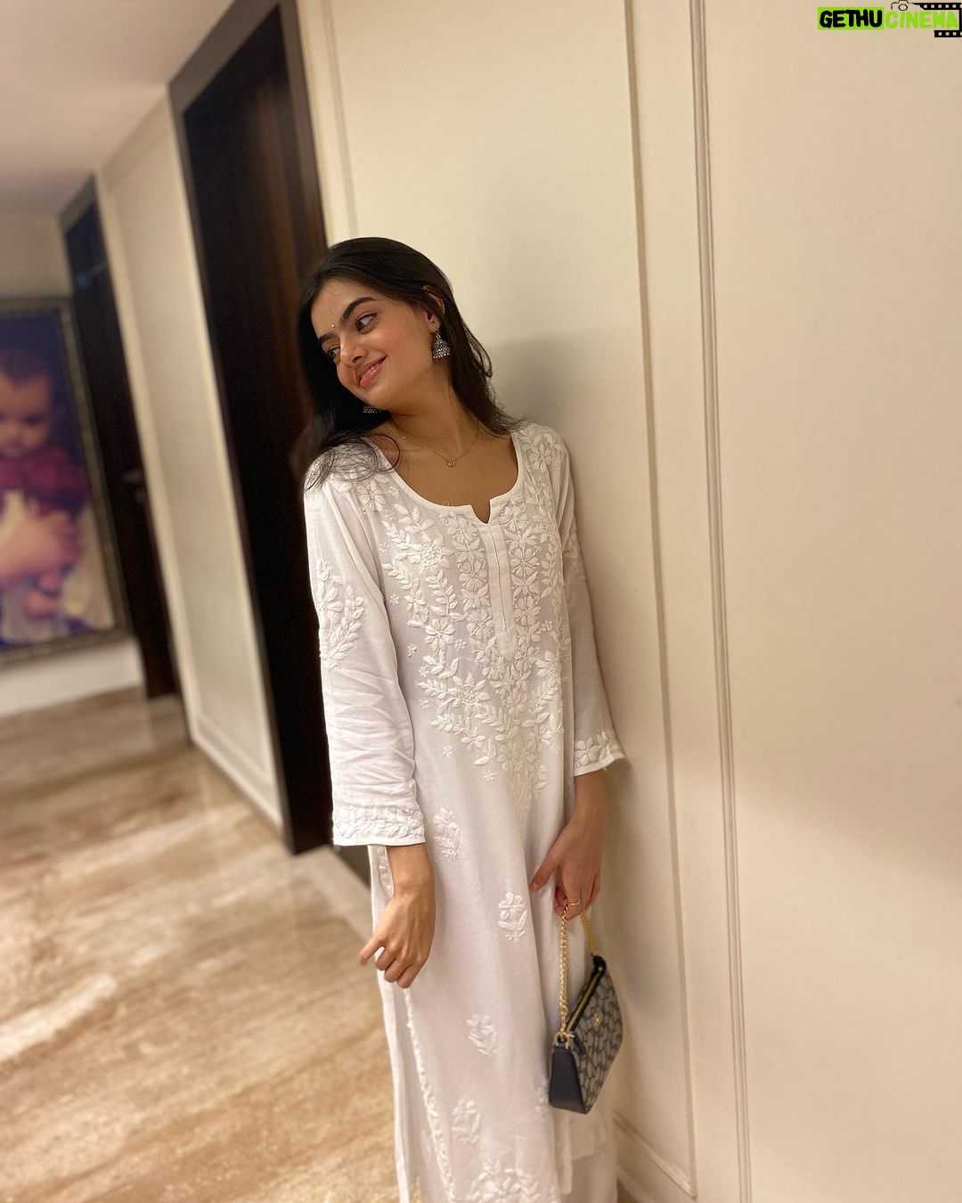 Ruhanika Dhawan Instagram - Smile more frown less! #dontworrybehappy #fyp Wearing: @amaya_chikan