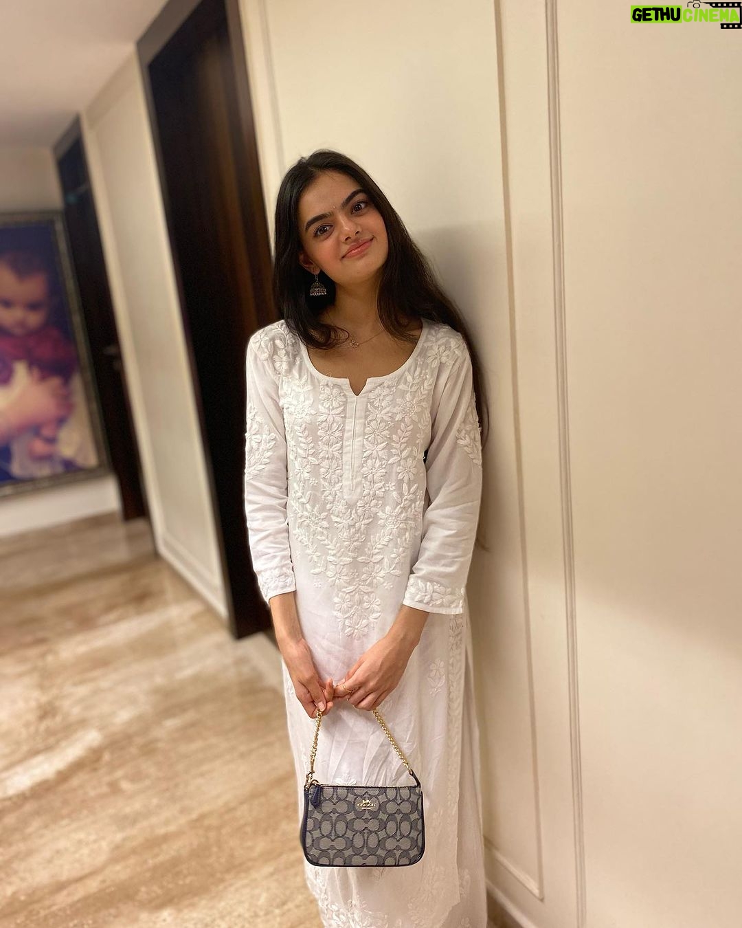Ruhanika Dhawan Instagram - Smile more frown less! #dontworrybehappy #fyp Wearing: @amaya_chikan