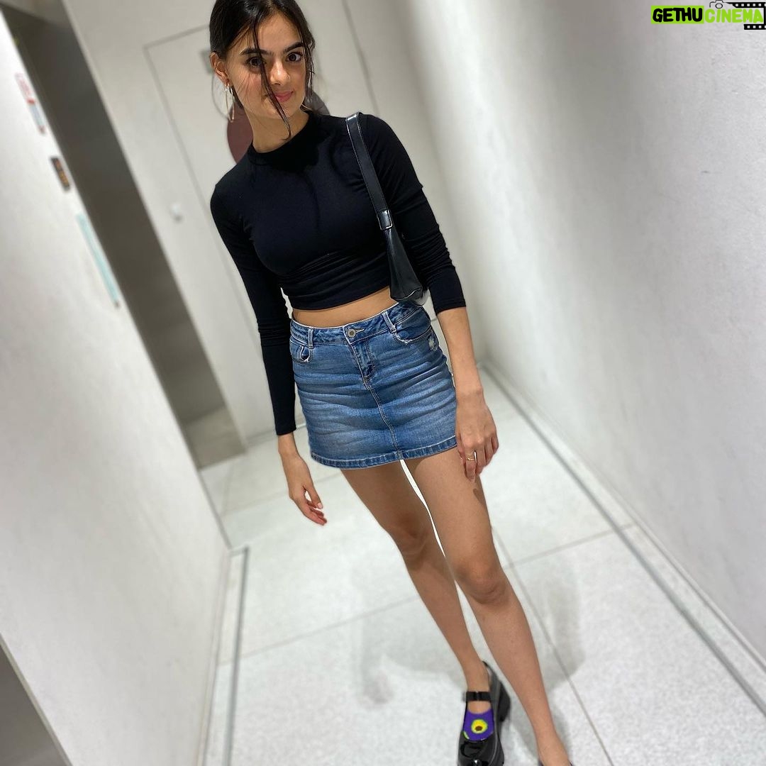 Ruhanika Dhawan Instagram - Spot the avacado🥑 If you do comment below 👇 Phoenix Palladium