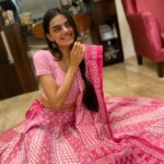Ruhanika Dhawan Instagram - राधा की भक्ति , मुरली की मिठास , माखन का स्वाद और गोपियों का रास , आओ सब मिलके बनाते हैं जन्माष्टमी का दिन ख़ास। श्रीकृष्ण जन्‍माष्‍टमी की हार्दिक शुभकामनाएं