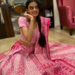Ruhanika Dhawan Instagram - राधा की भक्ति , मुरली की मिठास , माखन का स्वाद और गोपियों का रास , आओ सब मिलके बनाते हैं जन्माष्टमी का दिन ख़ास। श्रीकृष्ण जन्‍माष्‍टमी की हार्दिक शुभकामनाएं