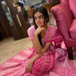Ruhanika Dhawan Instagram - राधा की भक्ति , मुरली की मिठास , माखन का स्वाद और गोपियों का रास , आओ सब मिलके बनाते हैं जन्माष्टमी का दिन ख़ास। श्रीकृष्ण जन्‍माष्‍टमी की हार्दिक शुभकामनाएं